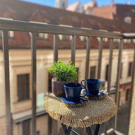 Audrey Hepburn Apartment Old Town Air Conditioned Bratislava Exterior photo