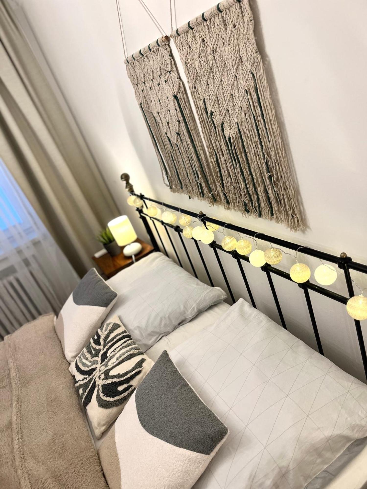 Audrey Hepburn Apartment Old Town Air Conditioned Bratislava Exterior photo