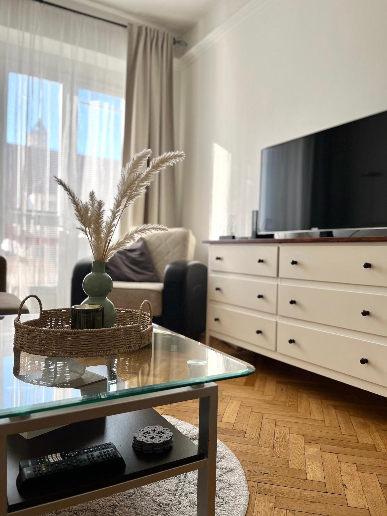 Audrey Hepburn Apartment Old Town Air Conditioned Bratislava Exterior photo